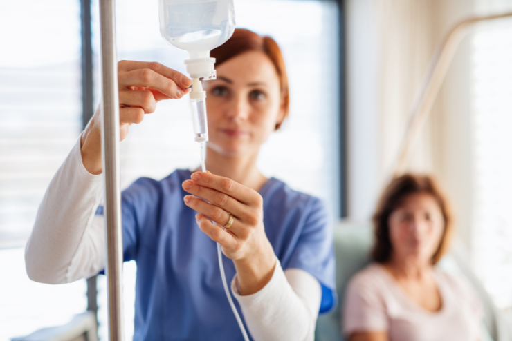 nurse-performing-iv-therapy nurse performing iv therapy
